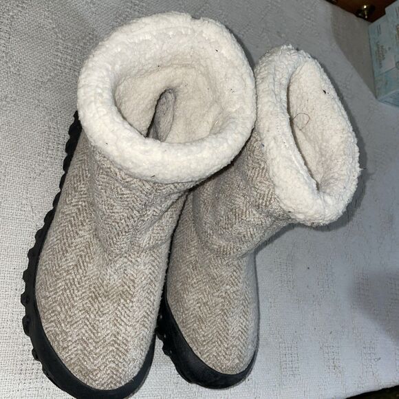 Bogs Women’s Ankle Boots Size 8 M Beige Fabric Warmth Winter Snow - Picture 4 of 12